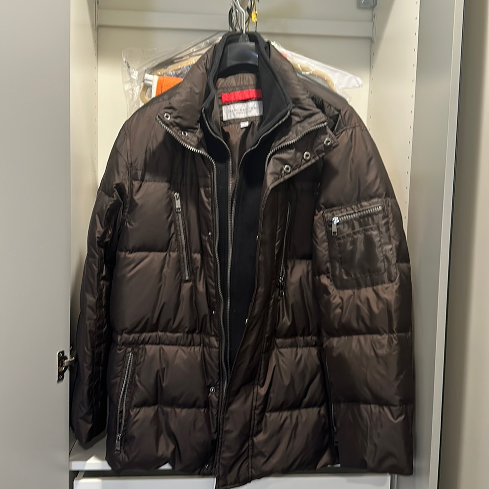 This is a copper and brown colored coat with 2 layers. One fleece, One heavy.